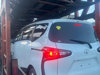 2017 Toyota Sienta II, белый, 1400000 рублей, вид 4