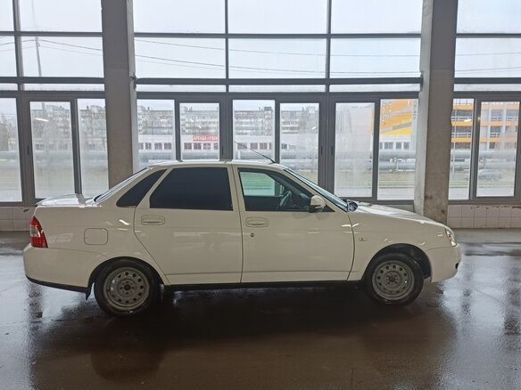 2015 Lada (ВАЗ) Priora I Рестайлинг, белый, 700000 рублей - вид 4