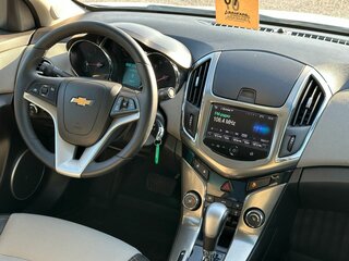 2013 Chevrolet Cruze I Рестайлинг, белый, 860000 рублей, вид 3