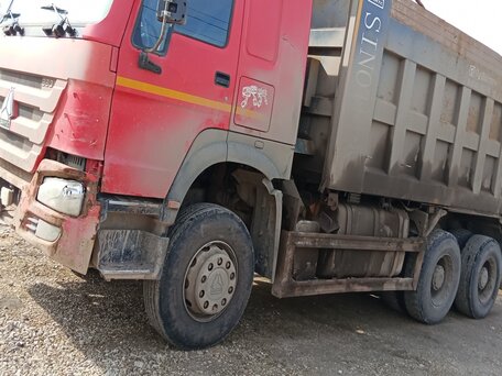 2022 Sinotruk Howo ZZ3327, красный, 2830000 рублей, вид 3