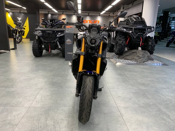2023 Yamaha MT-09 (FZ-09), серебристый, 1113000 рублей - вид 3