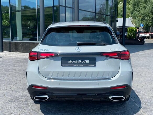 2026 Mercedes-Benz GLC 300 II (X254), серый, 10200000 рублей - вид 3