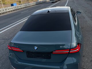 2023 BMW 5 серии 530i xDrive VIII (G60/G61/G68), зелёный, 6580000 рублей, вид 3