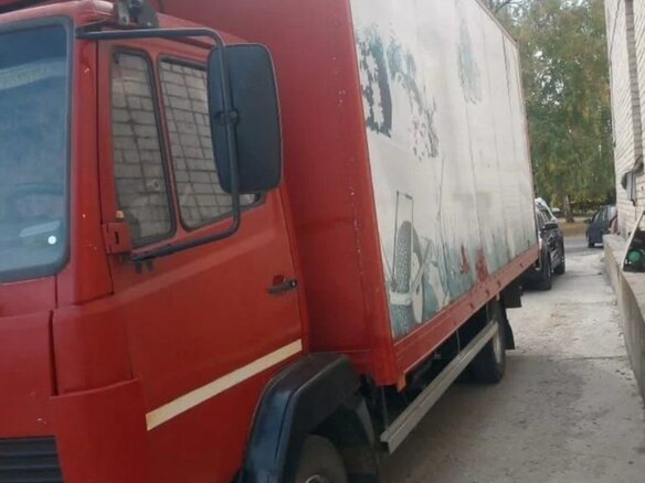 1996 Mercedes-Benz 814, красный, 1250000 рублей - вид 3