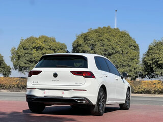 2022 Volkswagen Golf VIII, белый, 1547007 рублей, вид 3