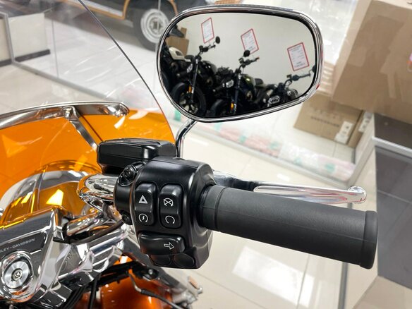 2023 Harley-Davidson Electra Glide, оранжевый, 3790000 рублей - вид 11