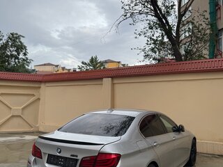 2012 BMW 5 серии 528i VI (F10/F11/F07), серебристый, 1560000 рублей, вид 5