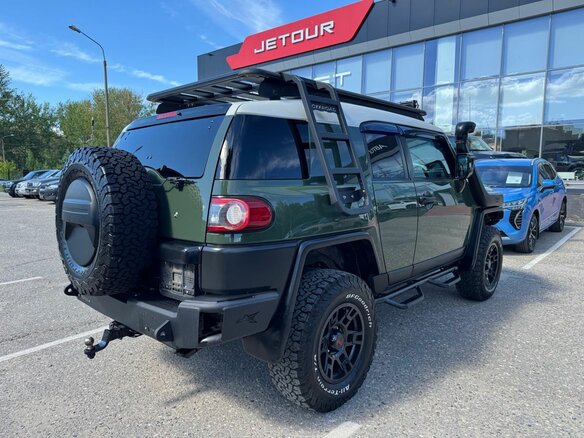 2011 Toyota FJ Cruiser, зелёный - вид 6