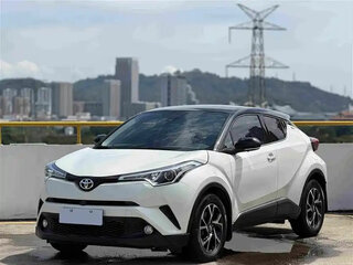 2022 Toyota C-HR I Рестайлинг, белый, 1580500 рублей, вид 3