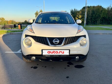 2014 Nissan Juke I, белый, вид 5