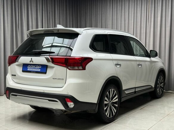 2019 Mitsubishi Outlander III Рестайлинг 3, белый - вид 4