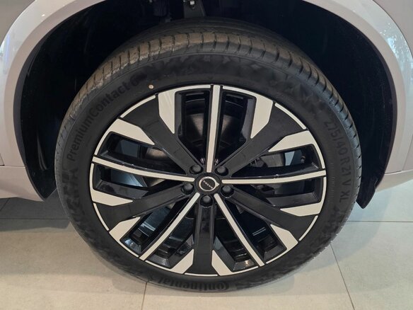 2026 Volvo XC90 B6 II Рестайлинг 2, серебристый, 10690000 рублей - вид 15