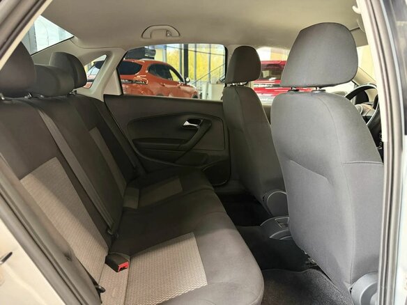 2011 Volkswagen Polo V, серебристый, 830000 рублей - вид 20