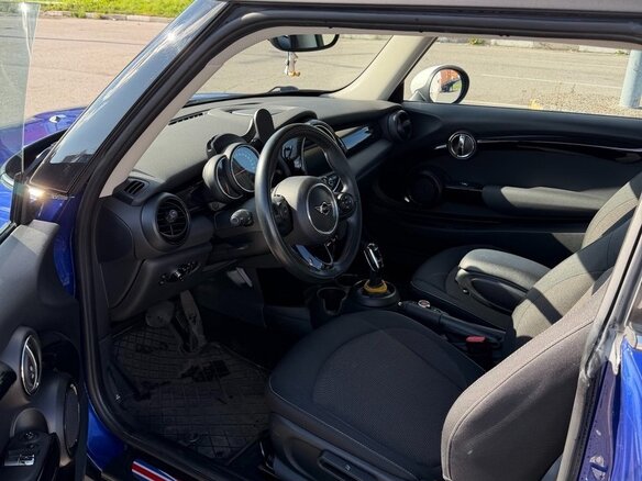 2018 Mini Hatch Cooper III (F55/F56) Рестайлинг, синий, 2050000 рублей - вид 5