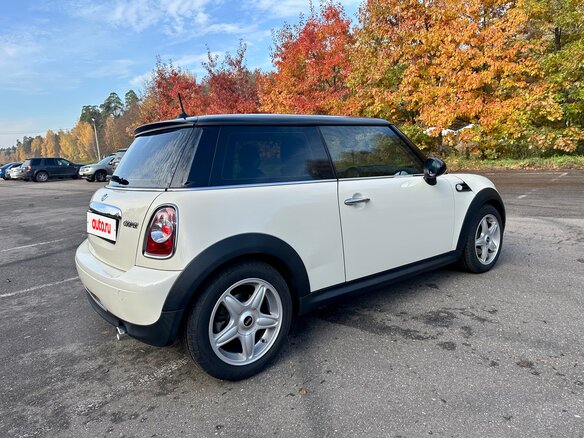 2011 Mini Hatch Cooper II (R56) Рестайлинг, белый, 930000 рублей - вид 3