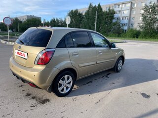 2010 Kia Rio II Рестайлинг, бежевый, 420000 рублей, вид 3