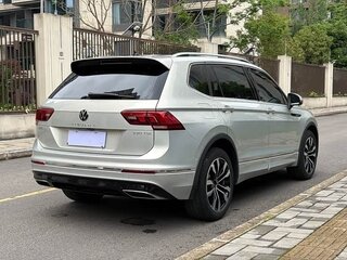 2021 Volkswagen Tiguan 380TSI L II (China Market), бежевый, 2400333 рублей, вид 3