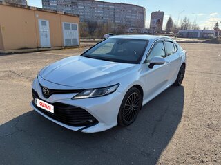 2020 Toyota Camry VIII (XV70), белый, 2550000 рублей, вид 2