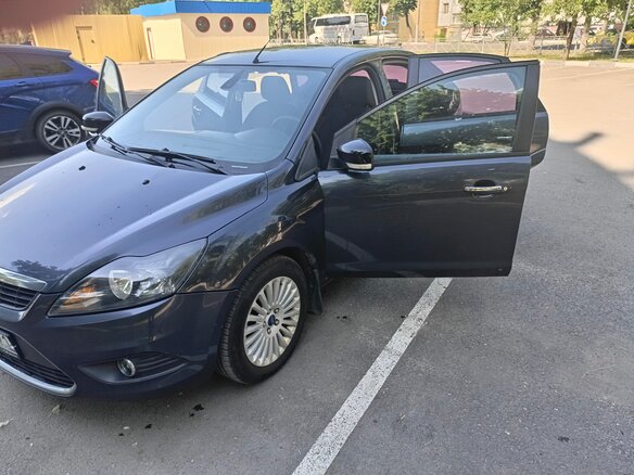 2010 Ford Focus II Рестайлинг, серый - вид 2