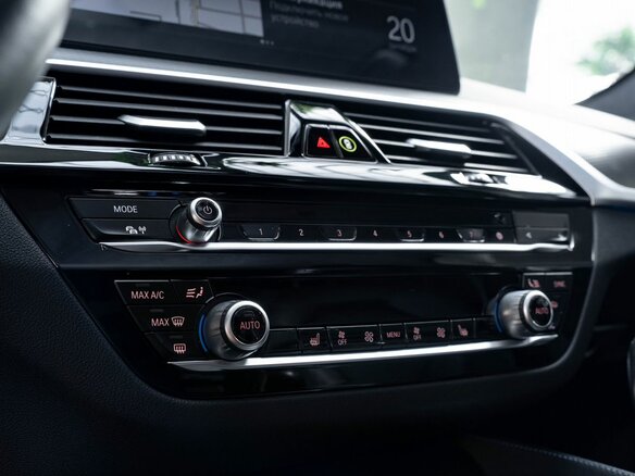 2021 BMW 5 серии 530i xDrive VII (G30/G31/G38) Рестайлинг, белый, 4990000 рублей - вид 16