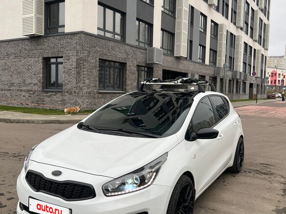 2017 Kia Ceed II Рестайлинг, белый - вид 1