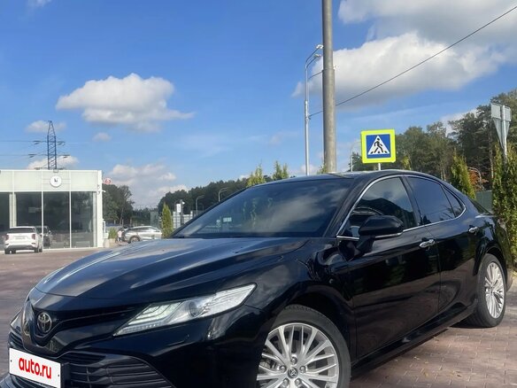 2020 Toyota Camry VIII (XV70), чёрный, 3350000 рублей - вид 3