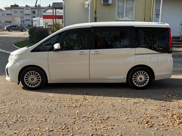 2017 Honda Stepwgn V, белый, 1600000 рублей - вид 7
