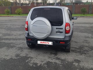 2009 Chevrolet Niva I Рестайлинг, серебристый, 410000 рублей, вид 3