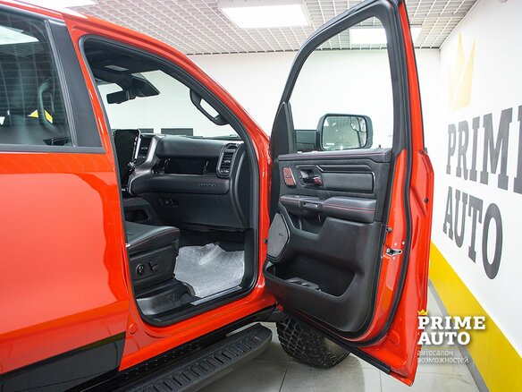 2025 Ram 1500 RHO V Рестайлинг, красный - вид 21