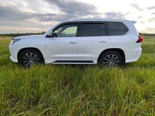 2020 Lexus LX 570 III Рестайлинг 2, белый, 8250000 рублей, вид 5