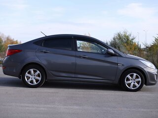 2013 Hyundai Solaris I, серый, 717236 рублей, вид 4