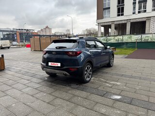 2019 Kia Stonic I, синий, 1680000 рублей, вид 4