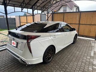 2017 Toyota Prius IV (XW50), белый, 1650000 рублей, вид 3
