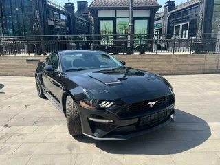 2021 Ford Mustang VI Рестайлинг, чёрный, 2990000 рублей, вид 3