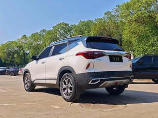 2022 Kia KX3, белый, 1610000 рублей, вид 4