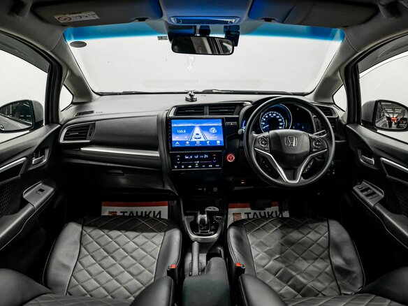 2018 Honda Fit III Рестайлинг, серебристый, 1075000 рублей - вид 6