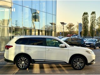 2015 Mitsubishi Outlander III Рестайлинг 2, белый, 1765000 рублей, вид 4
