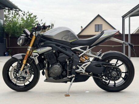 2022 Triumph Street Triple, серый, 1470000 рублей, вид 4