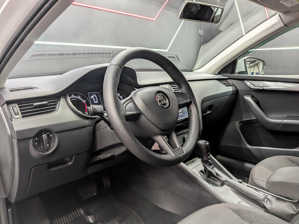 2020 Skoda Octavia III (A7) Рестайлинг, белый - вид 15