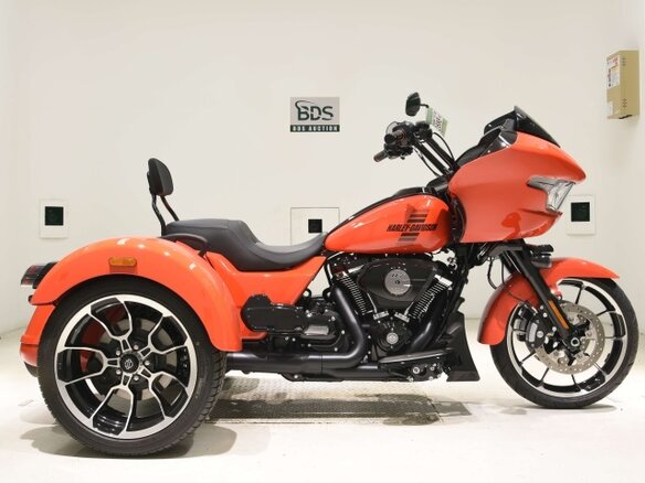 2026 Harley-Davidson Tri Glide, оранжевый, 4500000 рублей