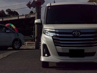 2023 Toyota Roomy I Рестайлинг, белый, 932000 рублей, вид 1