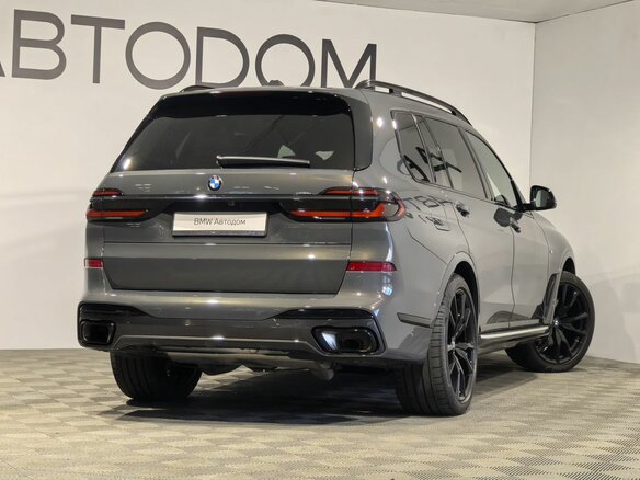 2025 BMW X7 40d I (G07) Рестайлинг, серый - вид 1