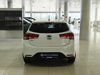 2016 Kia Rio III Рестайлинг, белый, 835000 рублей, вид 4