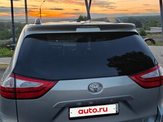 2017 Toyota Sienna III Рестайлинг, серый, 2798000 рублей, вид 3