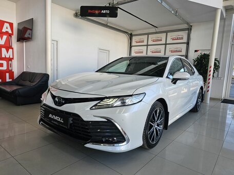 2021 Toyota Camry VIII (XV70) Рестайлинг, белый, 3480000 рублей, вид 2