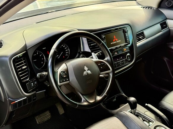 2013 Mitsubishi Outlander III, серебристый - вид 12