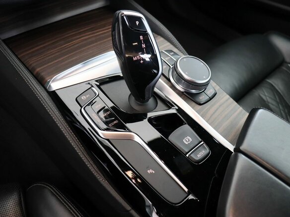 2018 BMW 5 серии 530d xDrive VII (G30/G31/G38), белый, 4600000 рублей - вид 15