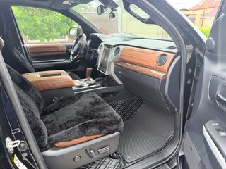 2019 Toyota Tundra CrewMax II Рестайлинг, чёрный, 5700000 рублей, вид 5