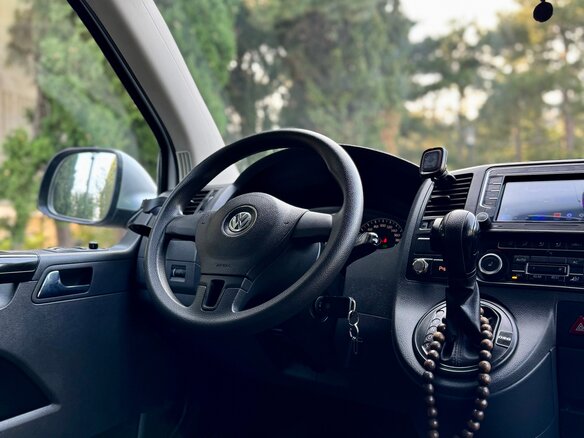 2010 Volkswagen Caravelle T5 Рестайлинг, серебристый, 1800000 рублей - вид 12