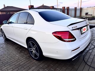 2017 Mercedes-Benz E-Класс 200 V (W213, S213, C238), белый, 2590000 рублей, вид 4